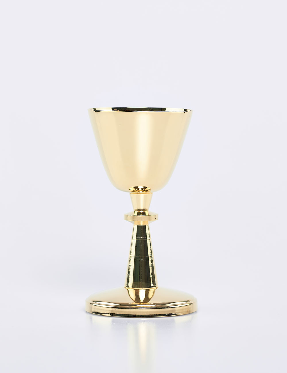 Calice liturgico dorato con coppa di...