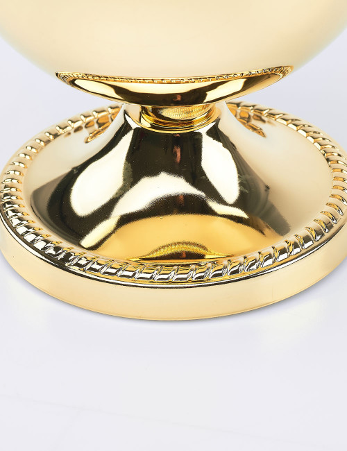 Pisside liturgica bassa in oro con coppa